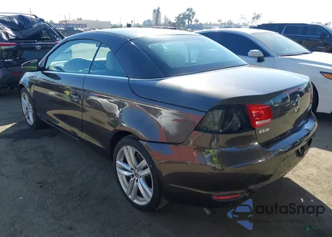 2012 Volkswagen Eos Executive z USA, uszkodzony, nr VIN WVWFW7AH7CV002213